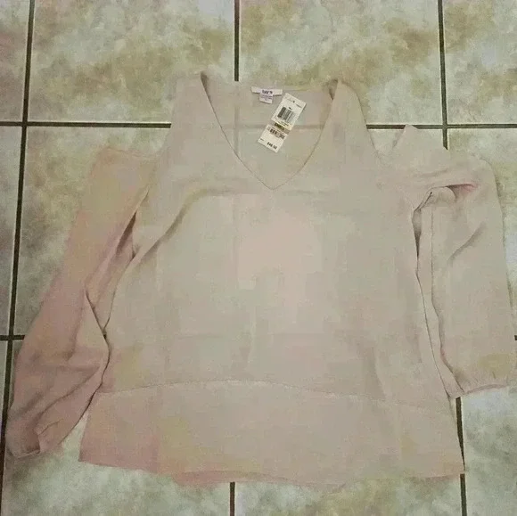 NWT BAR III OPEN SHOULDER TOP - Picture 3 of 3